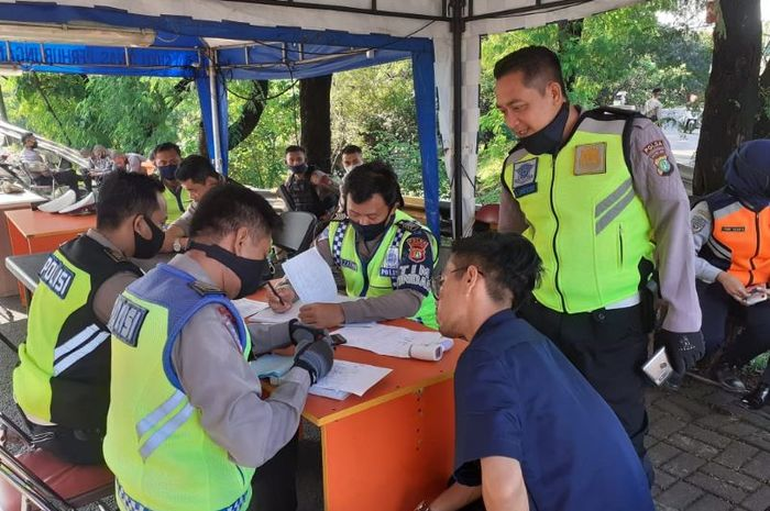 cara mengurus denda tilang - Moladin