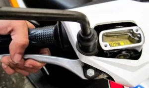 kapan minyak rem motor harus diganti