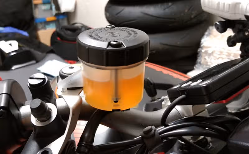 minyak rem motor by Moladin