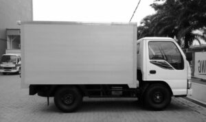 mobil angkut barang box