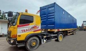 mobil angkut barang truk container