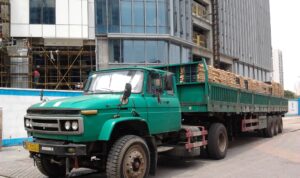 mobil angkutan barang truk trailer