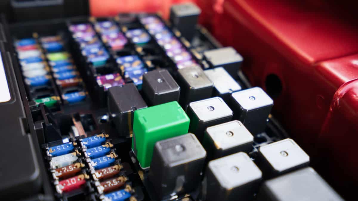 11 Penyebab Mobil Tidak Bisa Distarter Bunyi Tek-tek & Solusi penyebab mobil tidak bisa distarter bunyi tek-tek - Moladin