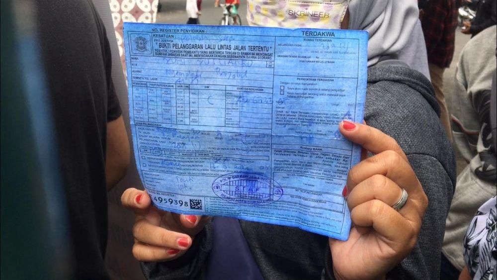 surat tilang biru - Moladin