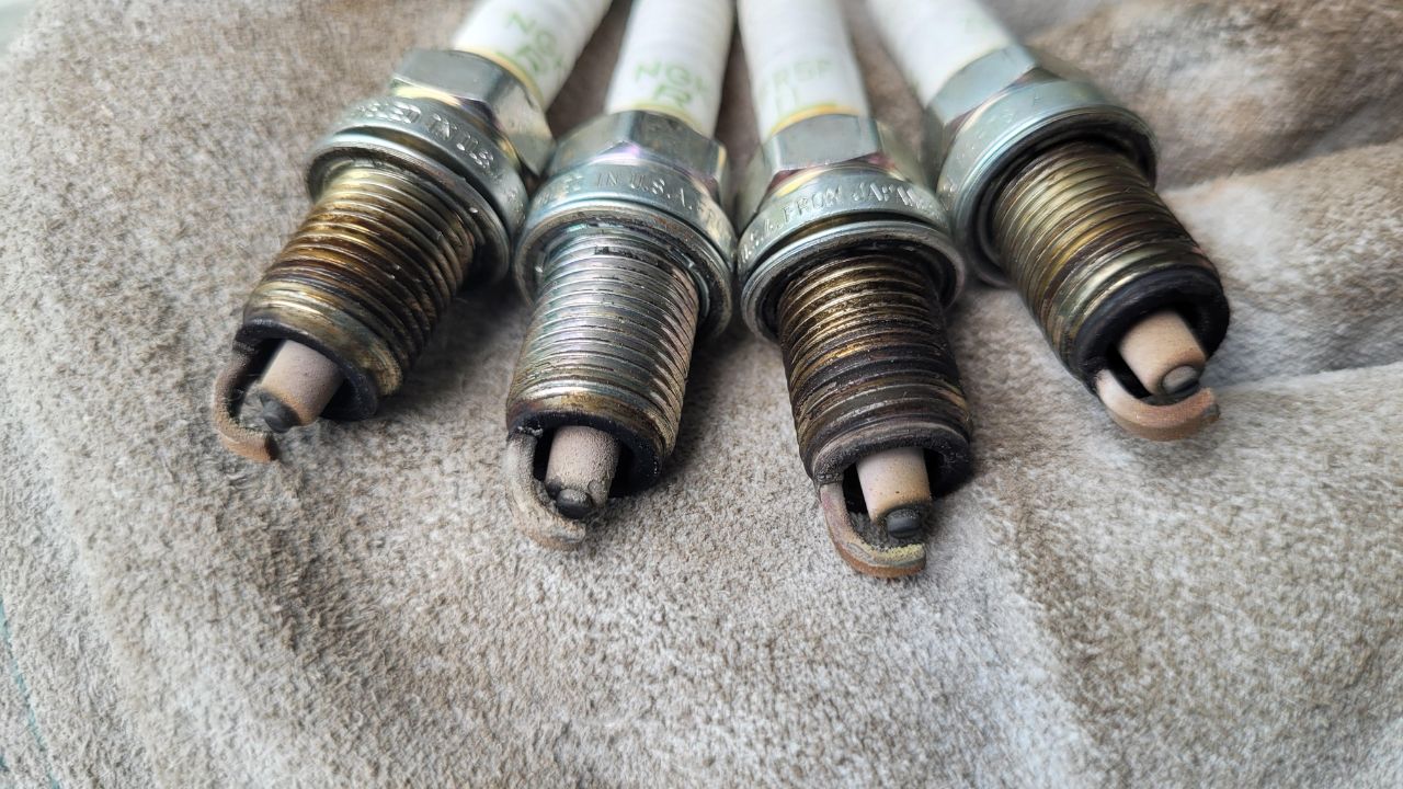 tanda-tanda busi motor bermasalah - Moladin