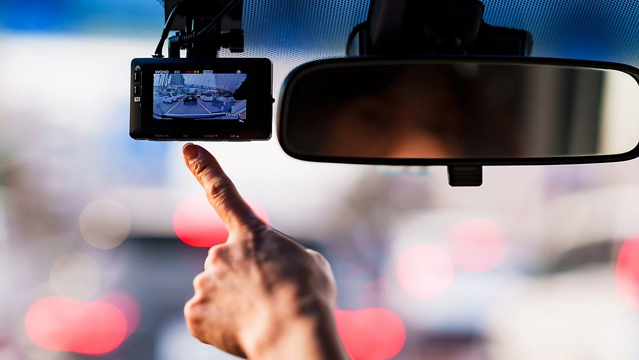 tips memilih dashcam mobil terbaik - Moladin