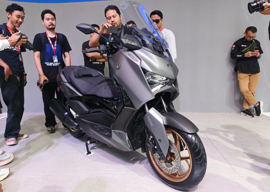 yamaha xmax techmax 2 leads 1