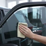 5 Cara Membersihkan Kaca Mobil yang Buram Kembali Kinclong! - Tuwaga