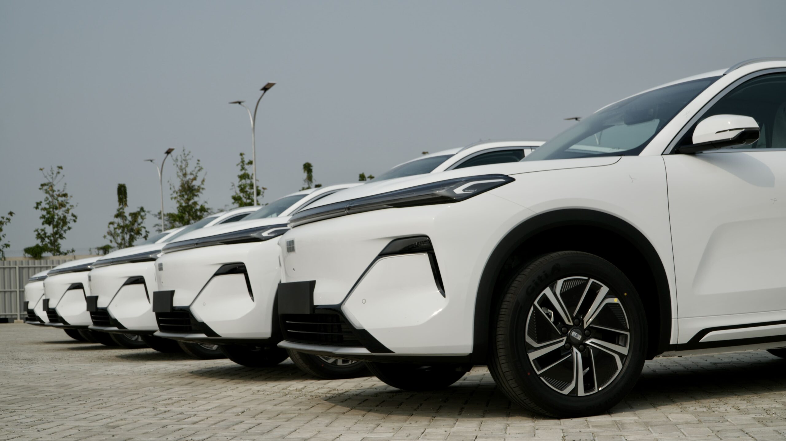 Langkah Strategis Geely Produksi Lokal di Purwakarta Foto 4 Kapasitas produksi hingga 60 unit per hari hadirkan performa dan keselamatan berstandar global untuk konsumen scaled