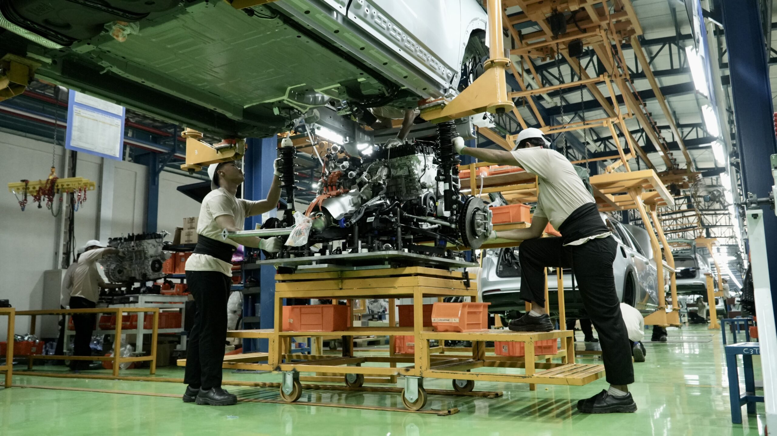 Langkah Strategis Geely Produksi Lokal di Purwakarta Foto 5 Platform GEA dan Geely Short Blade Battery dirakit lokal ADAS diuji dengan peralatan khusus dari Tiongkok scaled