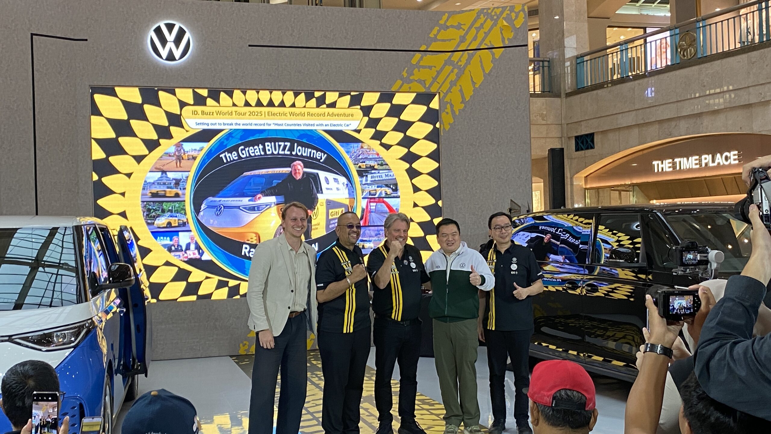 Volkswagen ID. BUZZ World Tour Menembus Lima Benua, Menyapa Jalanan Indonesia IMG 4361 scaled