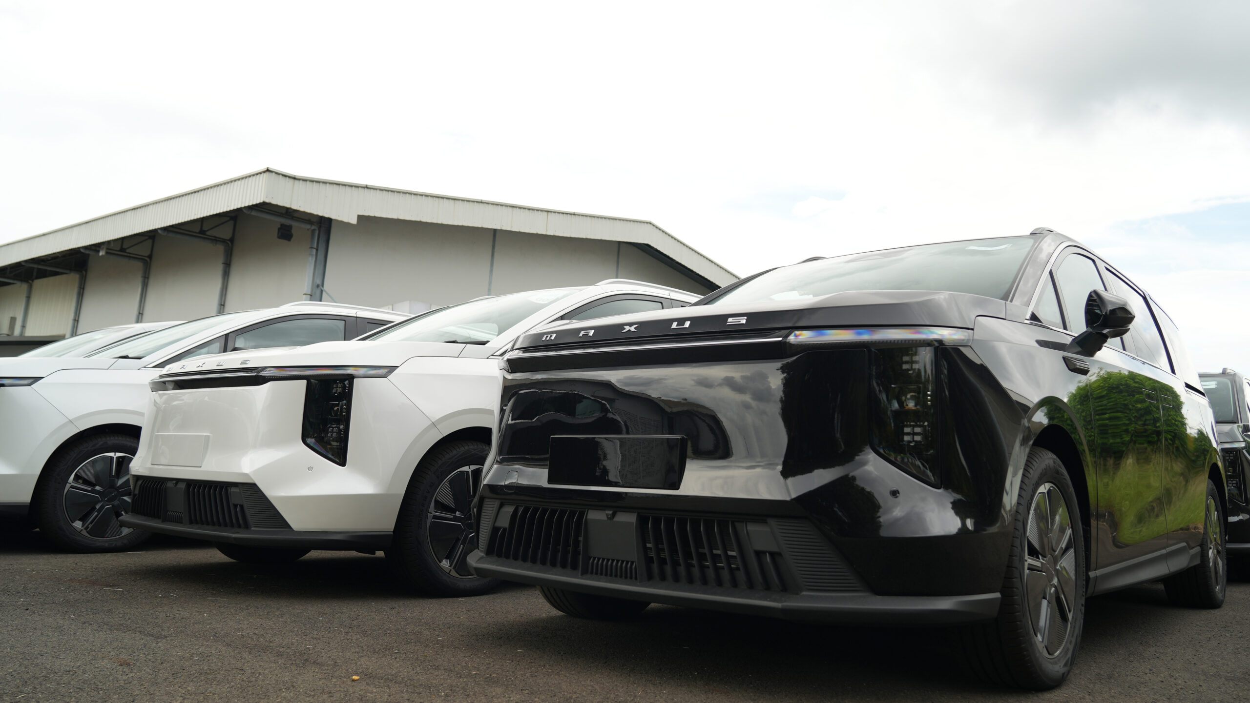 Maxus Menyerahkan Maxus MIFA 7 dan MIFA 9 Produksi Dalam Negeri MAXUS 5 1 scaled