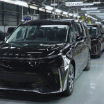 Maxus Menyerahkan Maxus MIFA 7 dan MIFA 9 Produksi Dalam Negeri