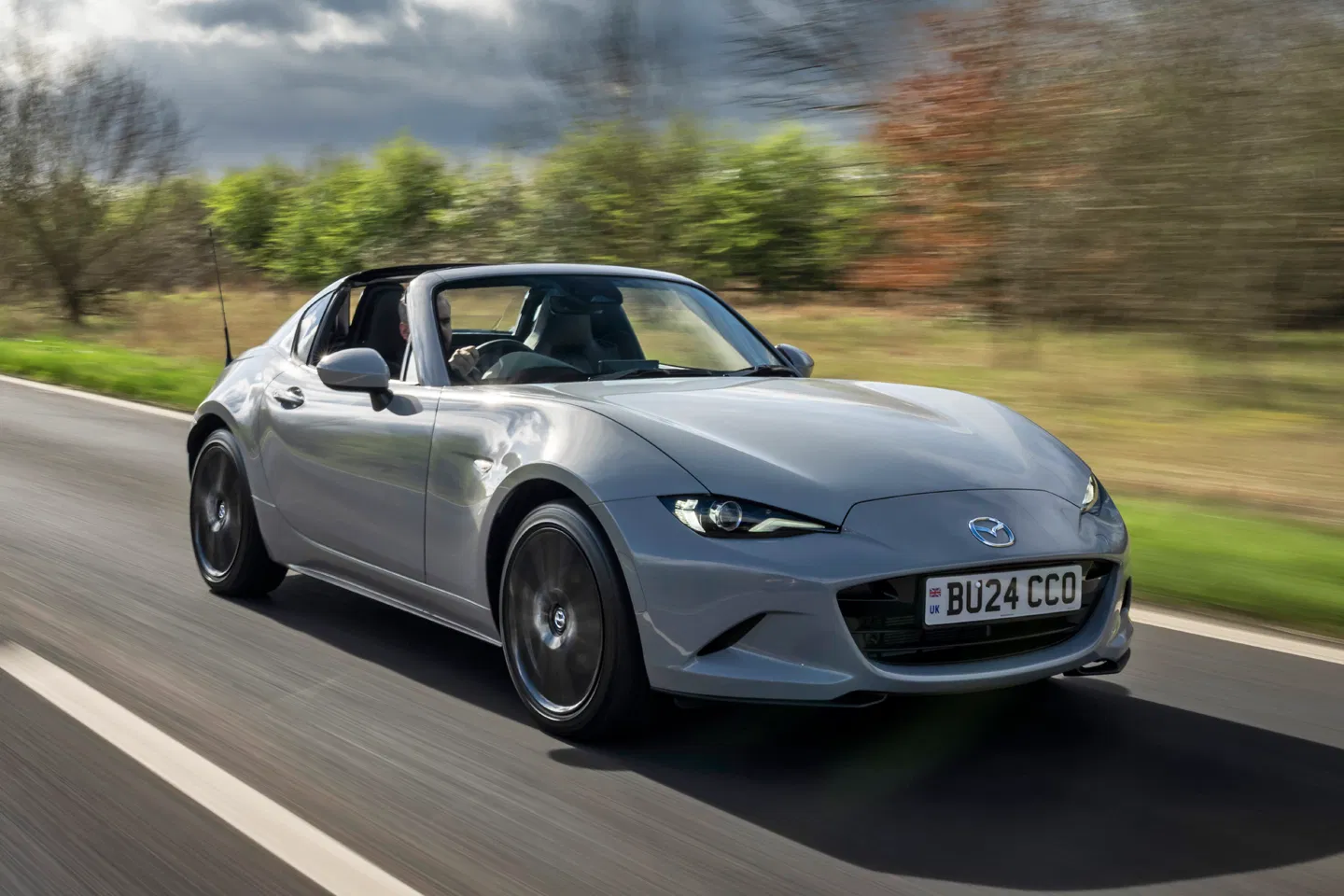 25 Mobil 2 Pintu Terbaik 2025, Mulai Rp50 Jutaan! Mazda MX-5 RF mobil 2 pintu terbaik - Moladin