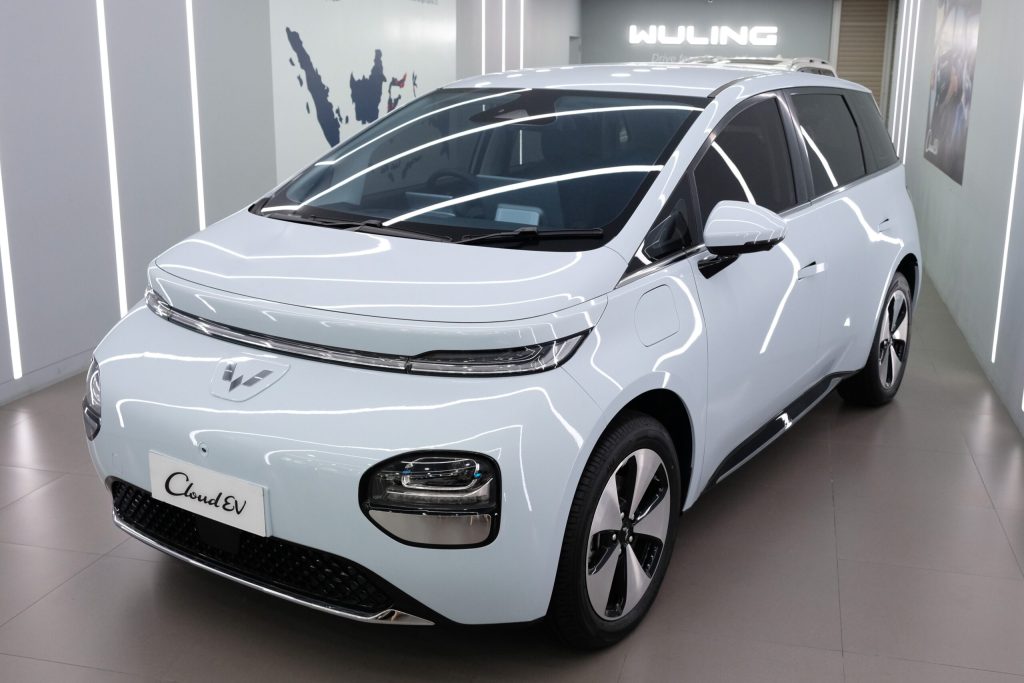 Harga Wuling Cloud EV SE Lite 2026, Tipe Baru yang Lebih Terjangkau Wuling Cloud EV merupakan medium hatchback EV ‘Driving The Future of Comfort yang menonjolkan kenyamanan dan modern 1 scaled 2