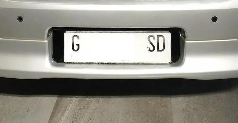 Plat G dan Kode Belakang, Cek Daftar Lengkapnya! warna, masa berlaku, dan kapan ganti plat nomor G - Moladin