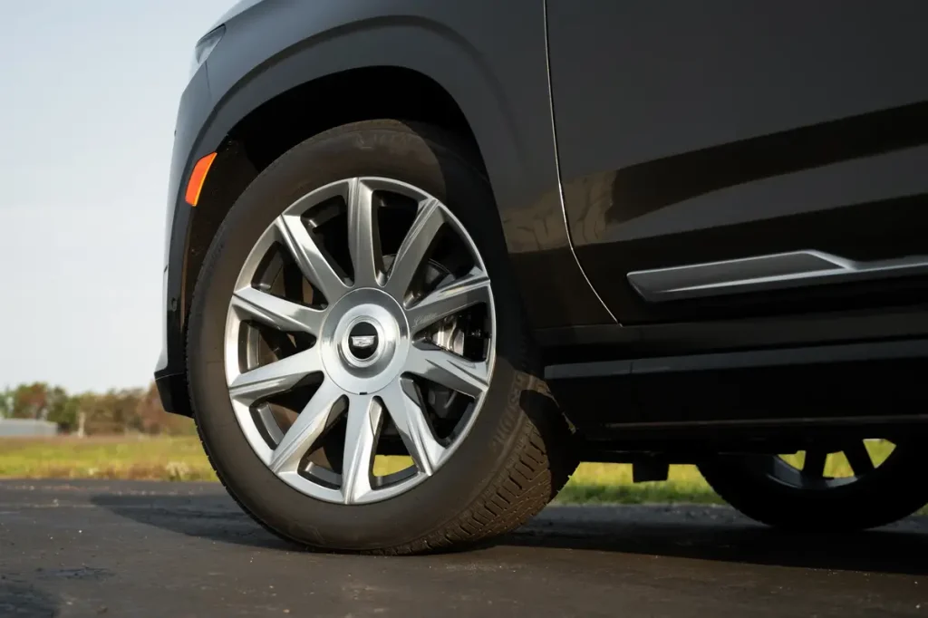 ban mobil ring 14 Moladin 1