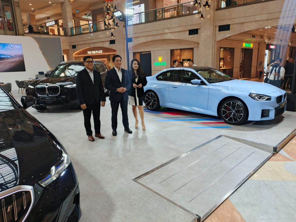 BMW Group Plaza Senayan Exhibition Kasih Promo Menarik