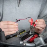 Cara Ngecas Aki Motor dengan Mudah dan Efektif - Tuwaga