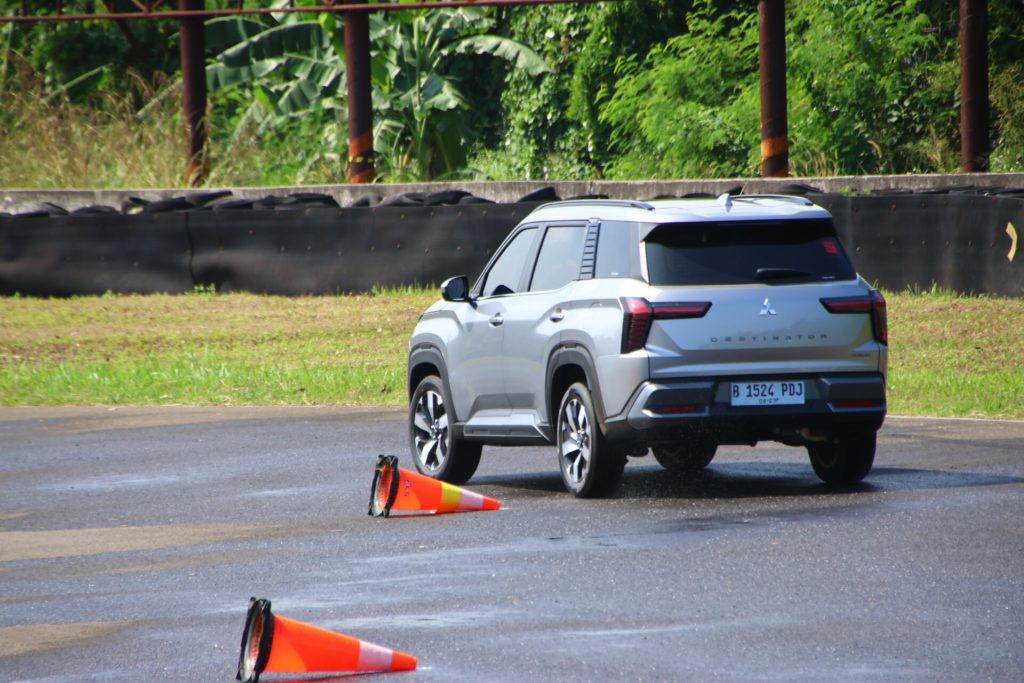 8 Fitur Penting di Mitsubishi Destinator saat hujan
