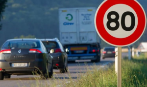 tips mengemudi aman di jalan tol - Moladin