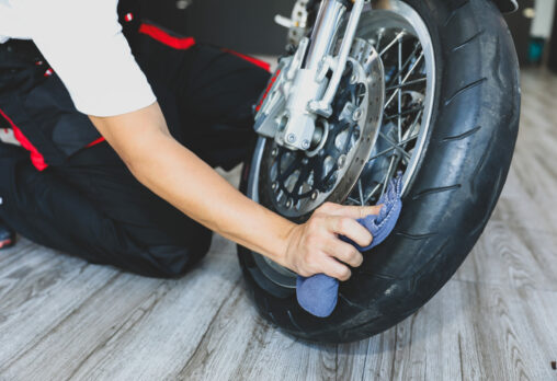 Fungsi Ban Dalam Motor, Kelebihan dan Kekurangannya fungsi ban dalam motor by Moladin