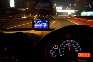 6 Tips Nyetir Mobil Malam Hari yang Perlu Kamu Tahu