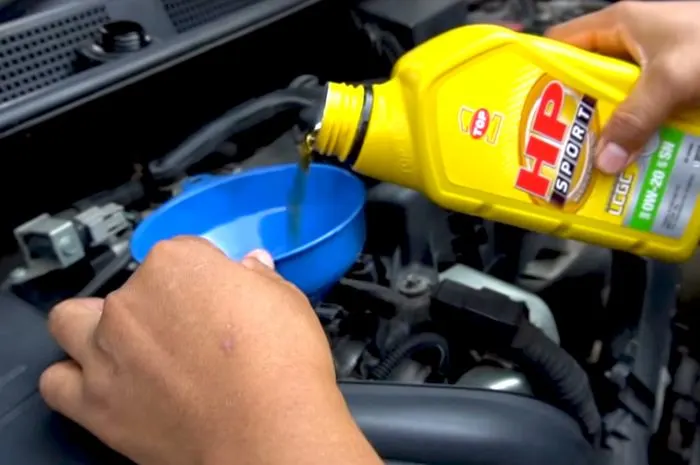 oli mobil avanza TOP 1 HP Sport 10W-40 - Moladin