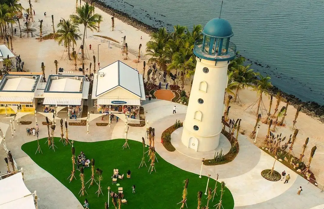 Panduan Lengkap Wisata Jakarta Utara Terbaik pantai pasir putih pik 2 - Moladin