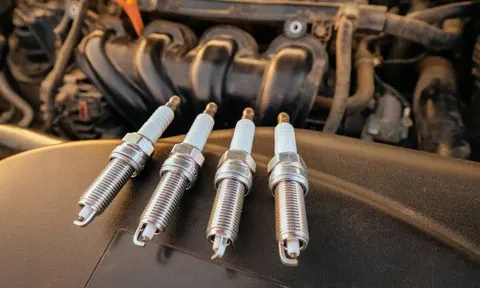 rekomendasi busi mobil terbaik - Moladin