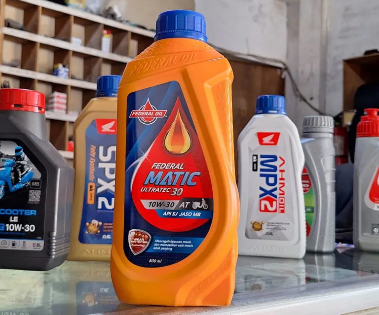 rekomendasi oli matic terbaik untuk motor honda - Moladin