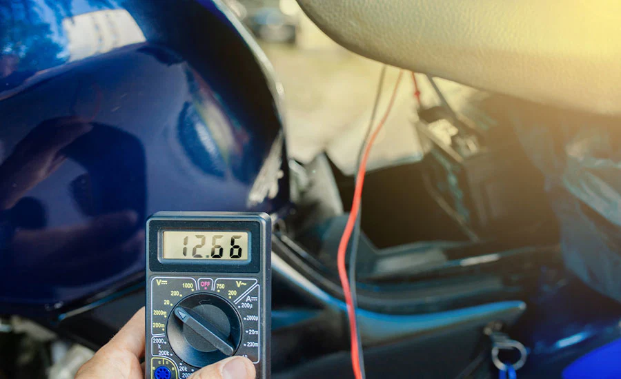 Segini Batas Tegangan Aki Motor Normal, Minimal, dan Maksimal tegangan aki motor normal - moladin