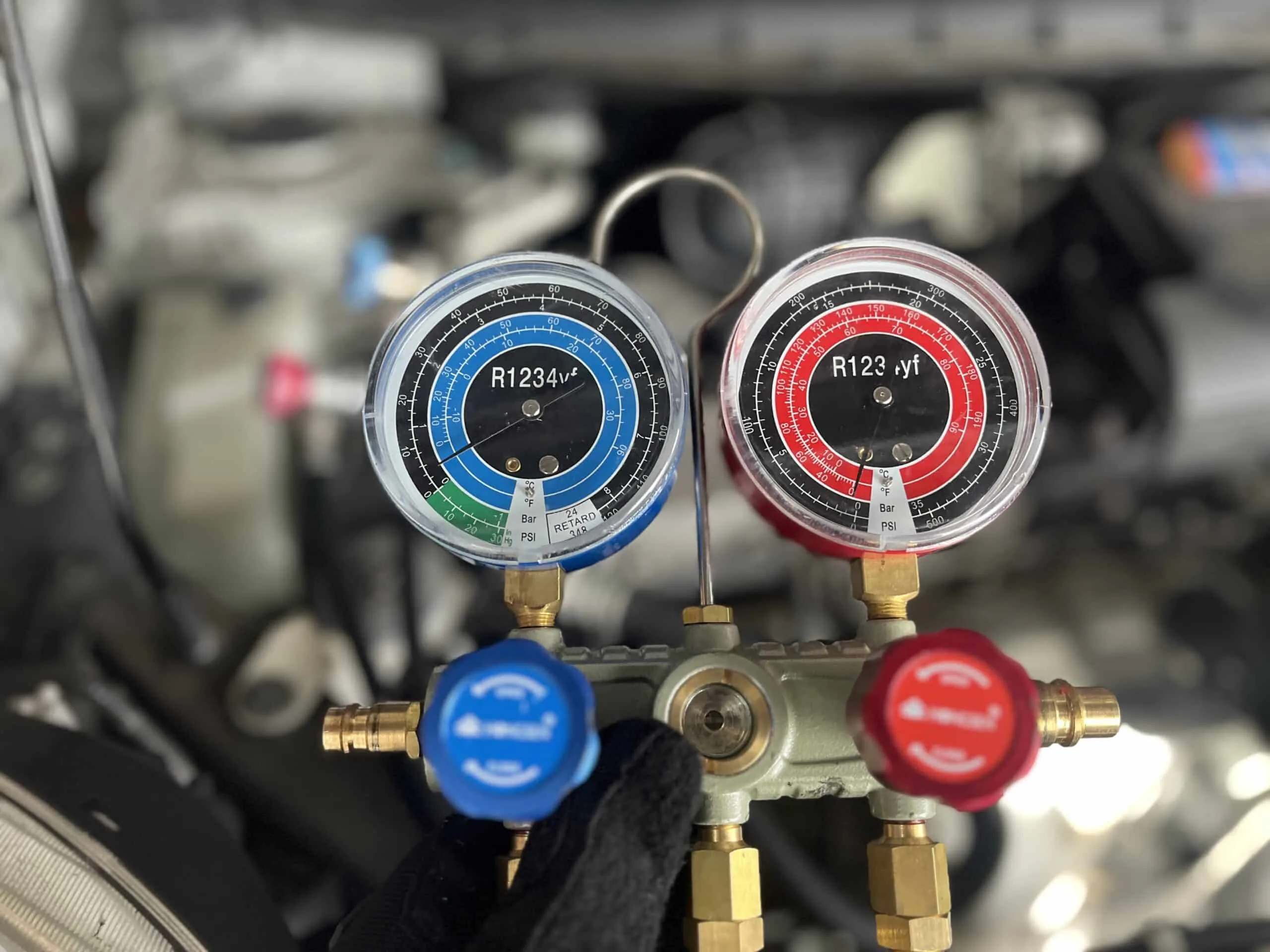 Segini Tekanan Freon AC Mobil Ideal Biar Dingin Maksimal! tekanan freon ac mobil yang ideal - Moladin