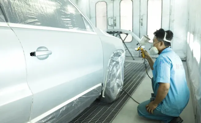 Berapa Harga Cat Full Body Mobil? Cek Estimasinya di Sini! tips memilih bengkel cat mobil yang berkualitas - Moladin