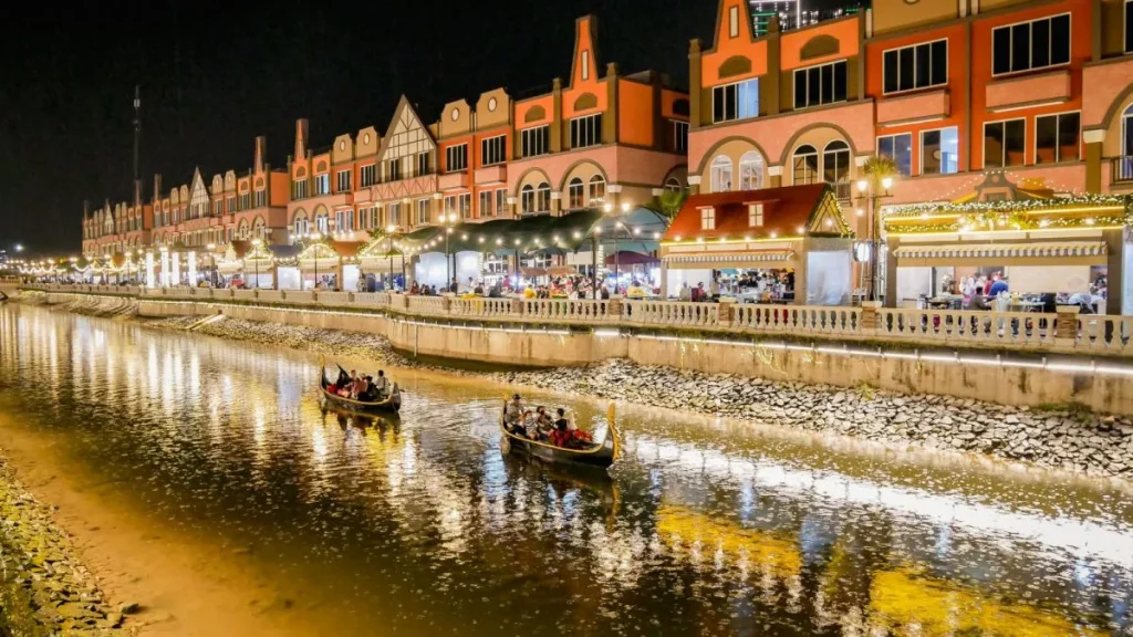 wisata malam Jakarta 24 jam - Moladin