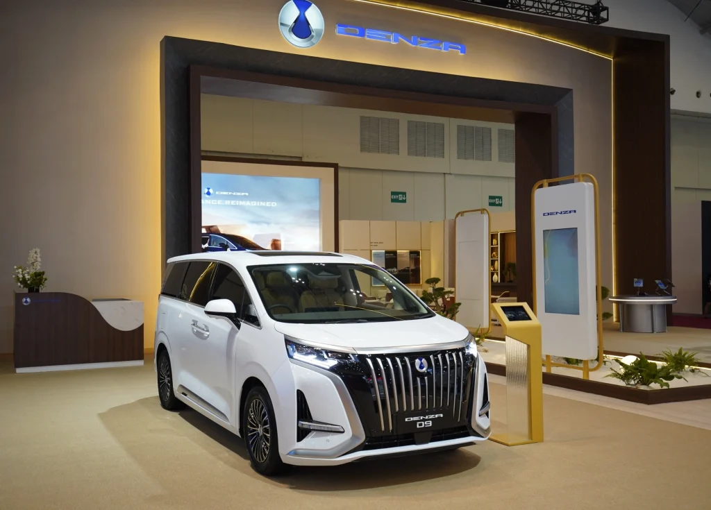 Hadir di GJAW 2025, DENZA Mantapkan Posisi di Segmen EV Premium booth DENZA di GJAW 2025