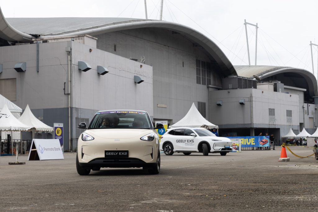 Foto 6 Pengunjung juga dapat mencoba langsung performa dan kenyamanan Geely EX2 Geely EX5 serta Geely Starray EM i melalui sesi test drive yang tersedia di pameran GJAW 2025