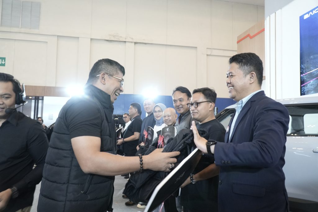 100 Unit BAIC BJ30 Hybrid Batch Pertama Diserahkan ke Konsumen K2R1878