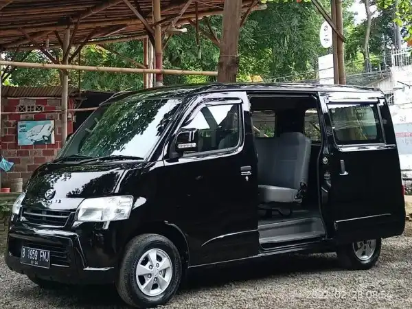 Luxio harga 60 jutaan Daihatsu Luxio 1.5 X MT 2010 - Moladin