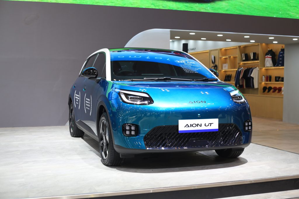 GAC Indonesia Hadirkan MasterPiece Comfort Deal di GJAW 2025 Mobil GAC AION UT di GJAW 2025