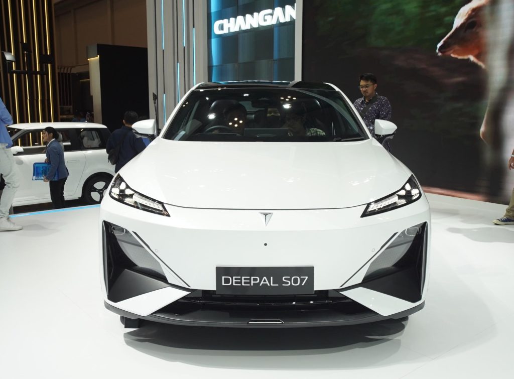 Peluncuran CHANGAN DEEPAL SO7 di GJAW 2025