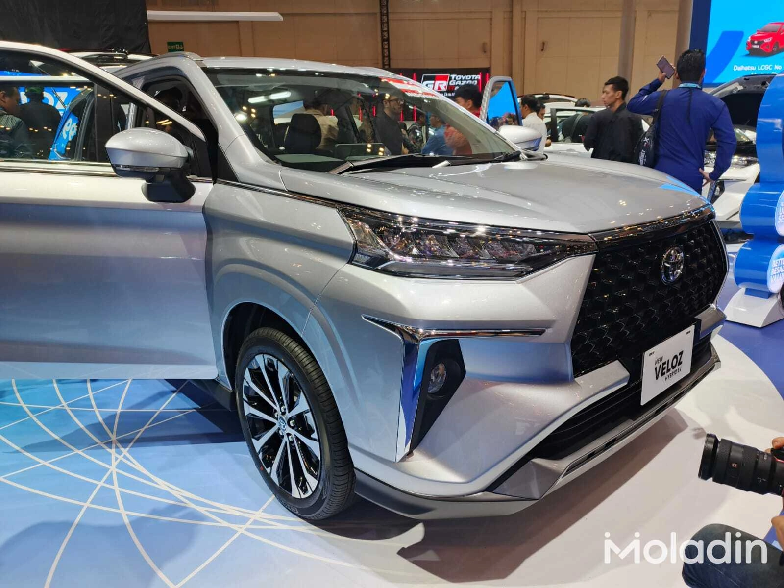 Toyota Veloz Hybrid Debut di GJAW 2025, Harga Mulai Rp 299 Juta!