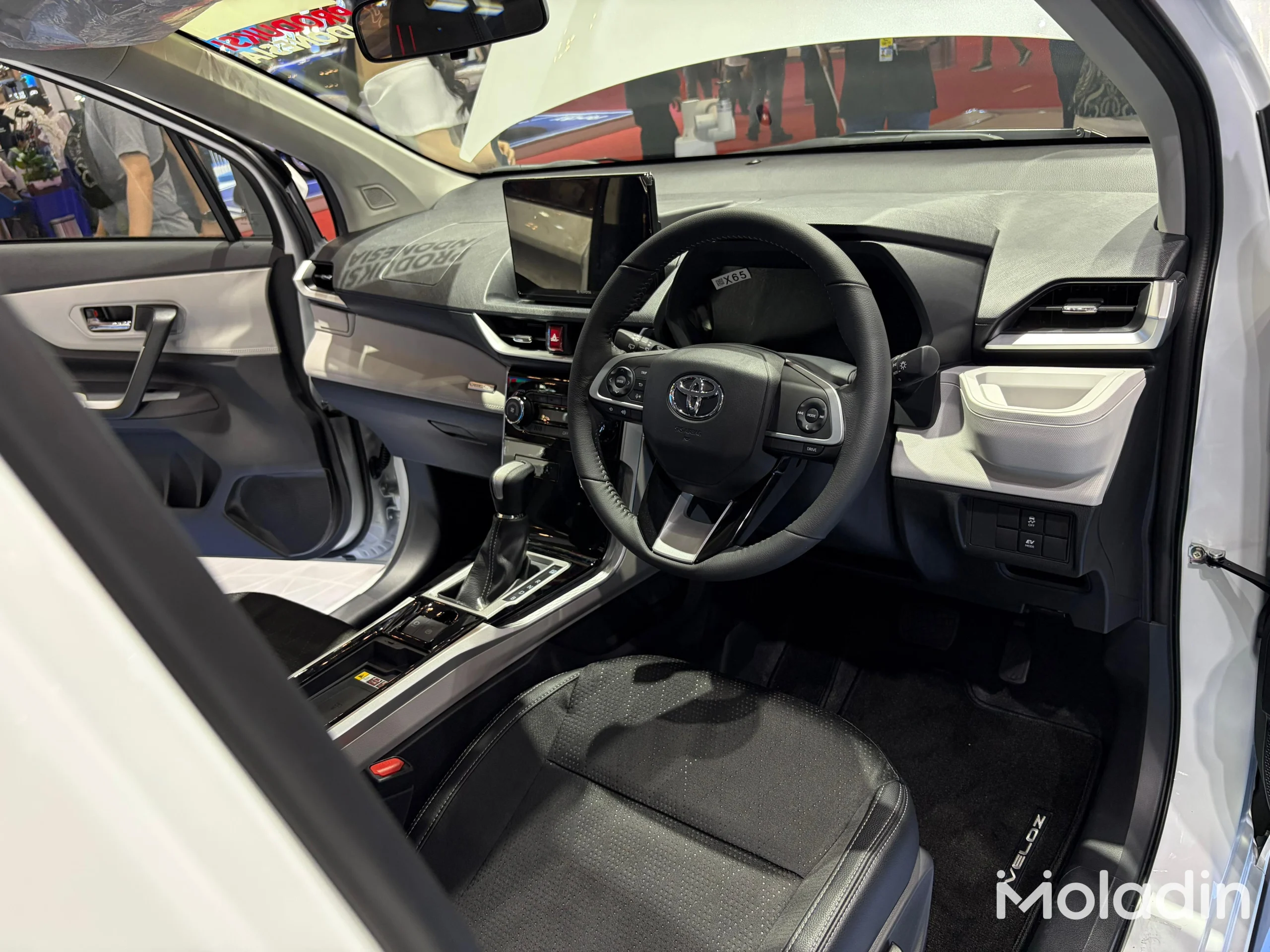 Toyota Veloz Hybrid vs Suzuki Ertiga Hybrid, Mana yang Lebih Unggul? toyota veloz hybrid - Moladin