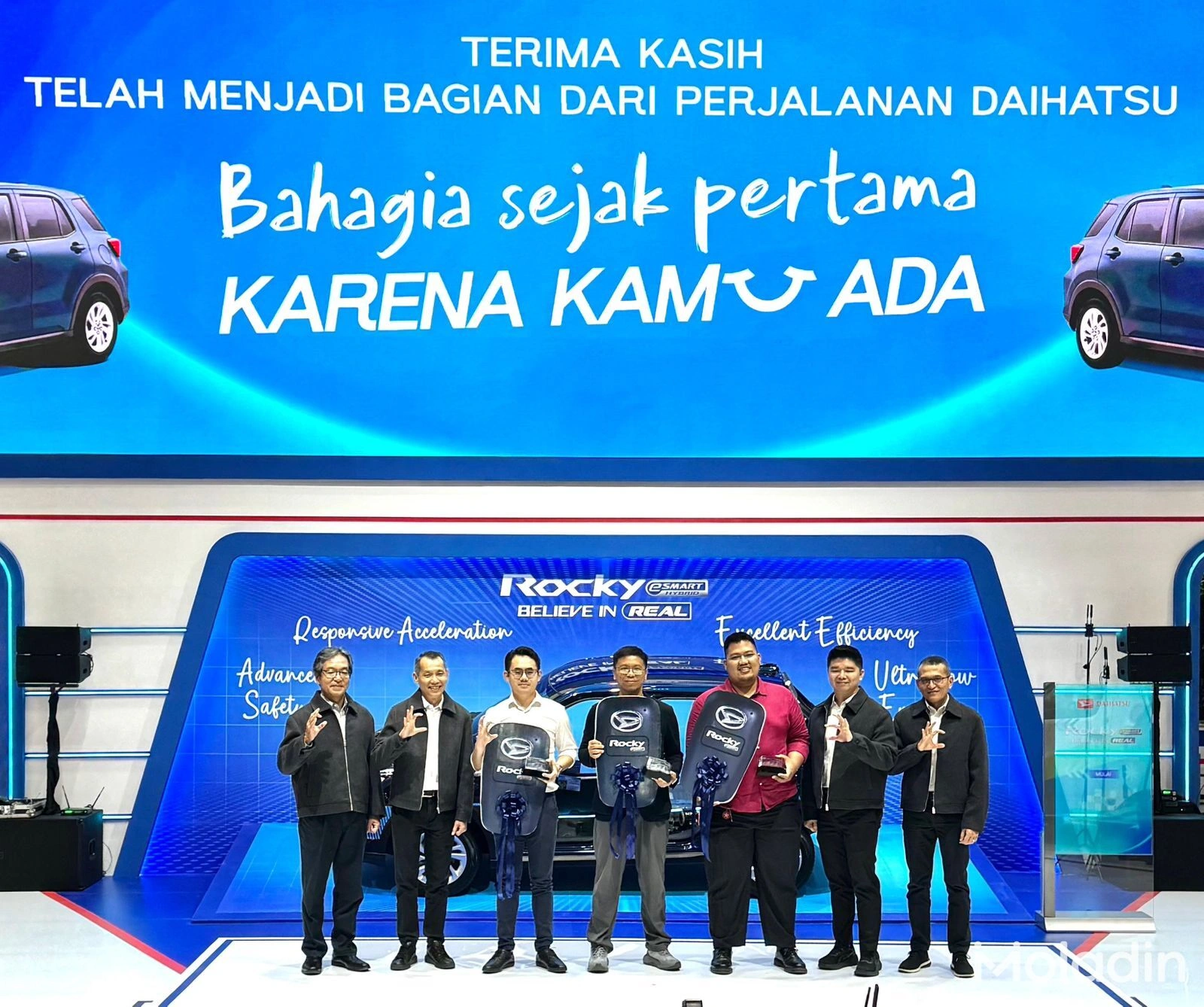 Daihatsu Serahkan Tiga Unit Pertama Rocky Hybrid kepada Konsumen di GJAW 2025