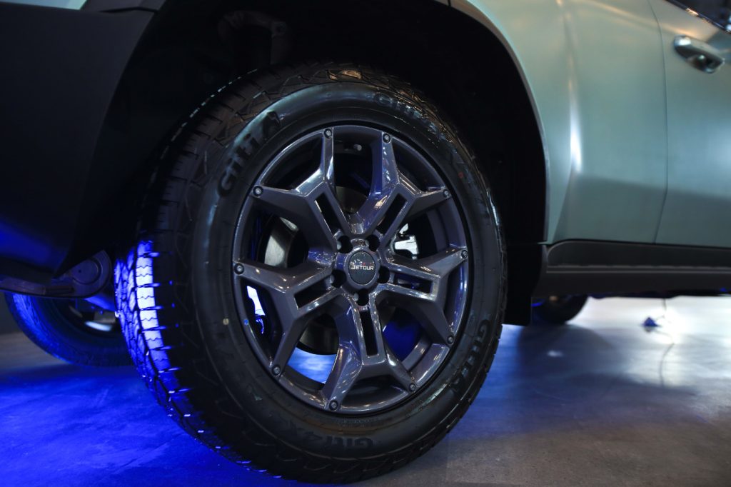 Kesan Pertama JETOUR T2 Begitu Menggoda, Selanjutnya Blusukan Saja! ban jetour t2 1