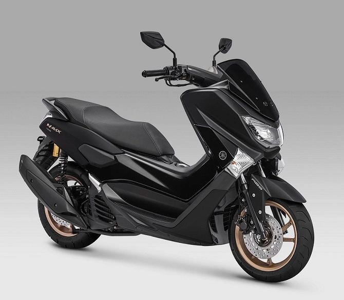 9 Perbedaan NMAX dan PCX, Ini Rekomendasi Terbaik! beda nmax dan pcx - Moladin