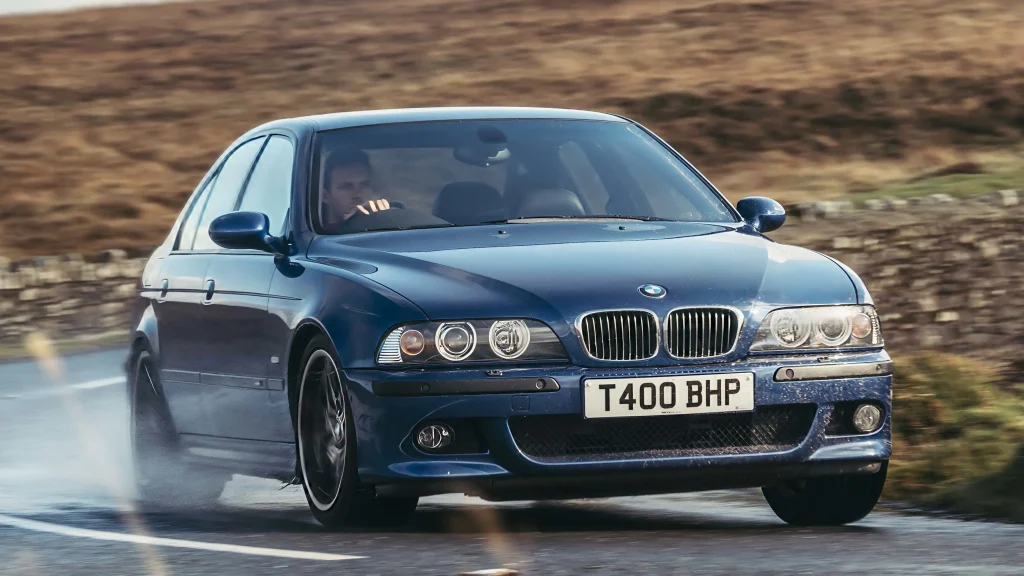 mobil bmw lama - Moladin