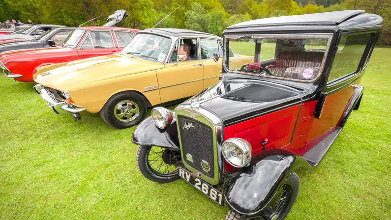 10 Daftar Mobil Antik yang Banyak Diburu Sampai Sekarang daftar mobil antik - Moladin