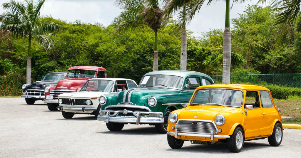 10 Daftar Mobil Antik yang Banyak Diburu Sampai Sekarang perbedaan mobil antik, vintage, dan retro - Moladin