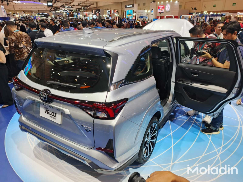 Toyota Veloz Hybrid vs Suzuki Ertiga Hybrid, Mana yang Lebih Unggul? image 18